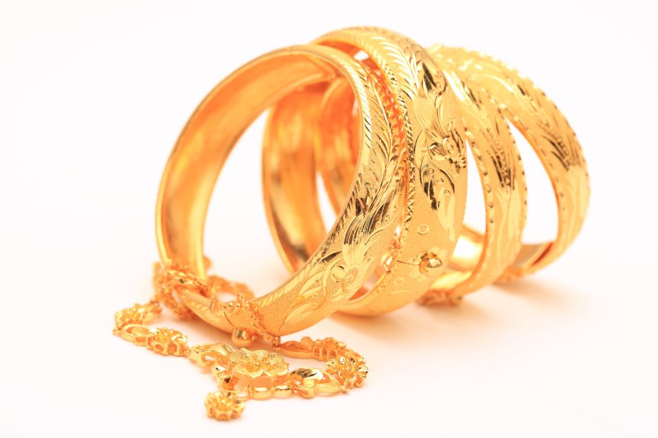 Does Gold-Plated Jewelry Tarnish