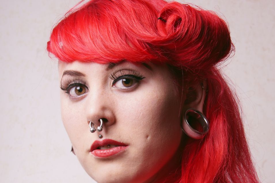 modern septum piercing